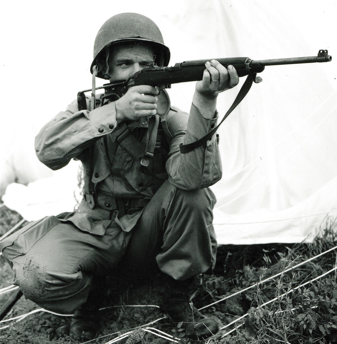 US paratroop with M1A1 carbine