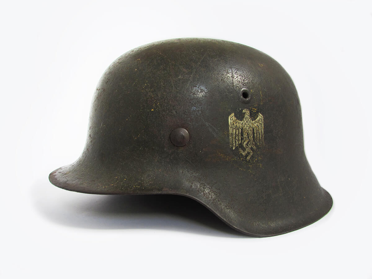 German WWII restored Heer M42 helmet (repro) –